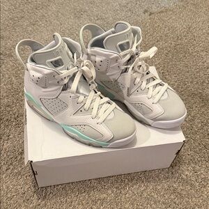 Nike Jordan Retro 6 Kids/Womens White and Mint Sneakers